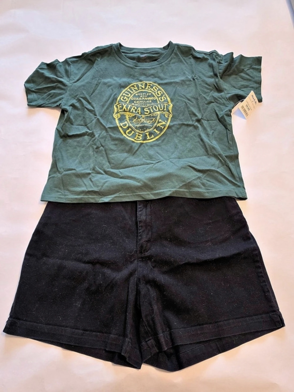 Guinness Extra Stout Graphic Short Sleeve Tee Size Medium NWT And Lee Shorts 2